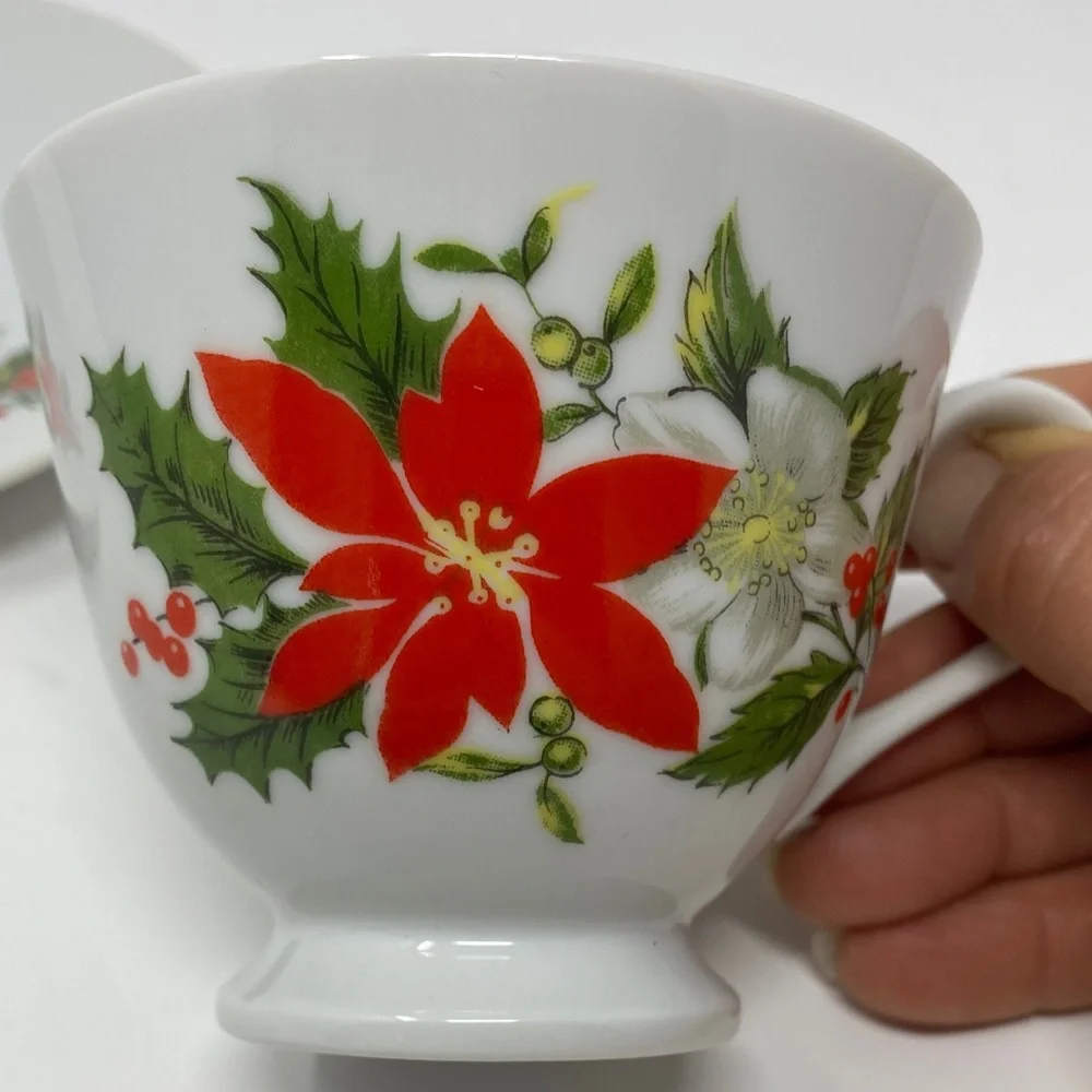 Christmas poinsettia Teacup and Saucer Set